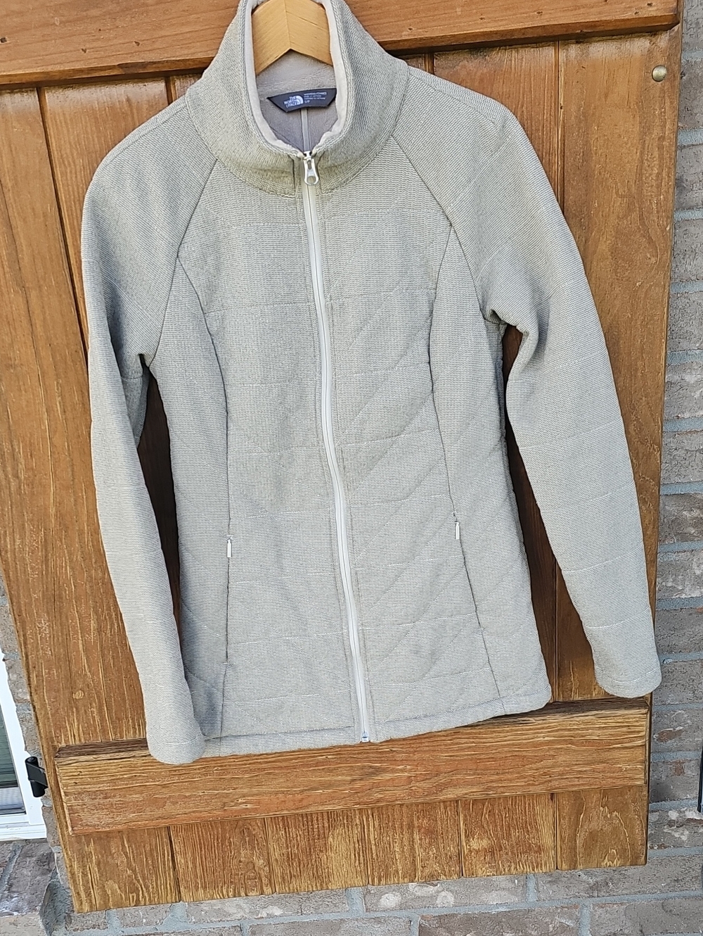 The North Face Women's Light Gray Quilted Full-Zip Jacket